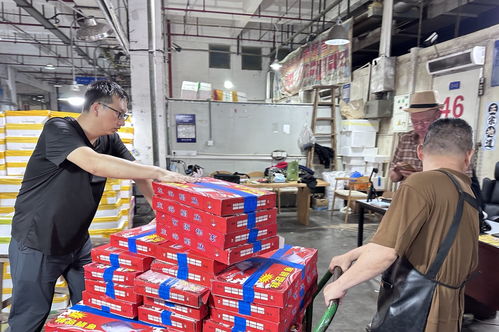 休渔期餐桌鲜味不断档 冻沙蟹与鸦片鱼头热销农副产品市场